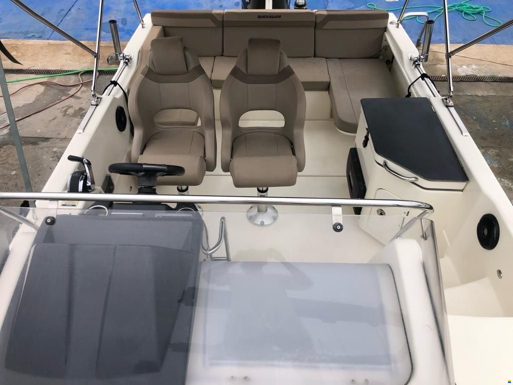 Quicksilver Activ 755 Sundeck