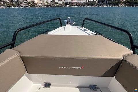 Axopar 37 T-Top