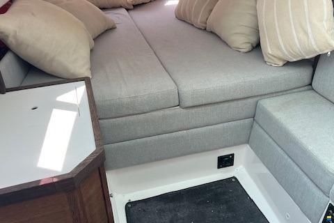 Axopar 37 T-Top