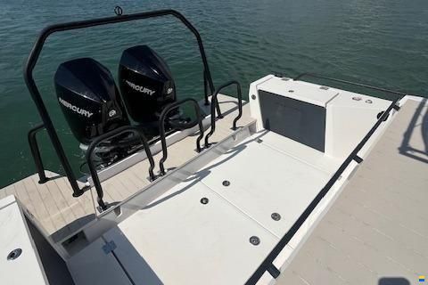 Axopar 37 T-Top