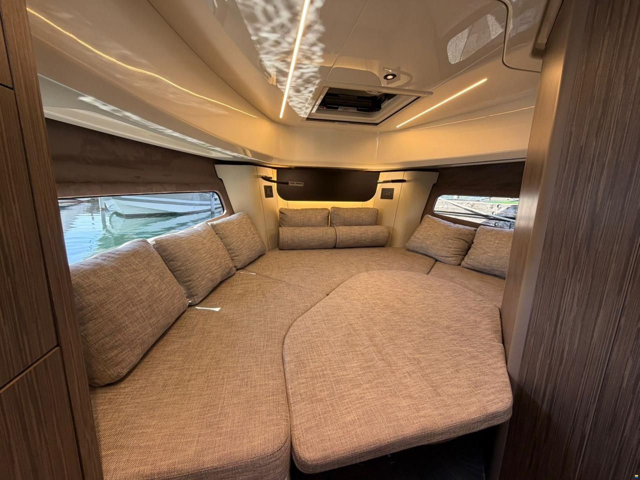 Cranchi A32 Luxury Tender