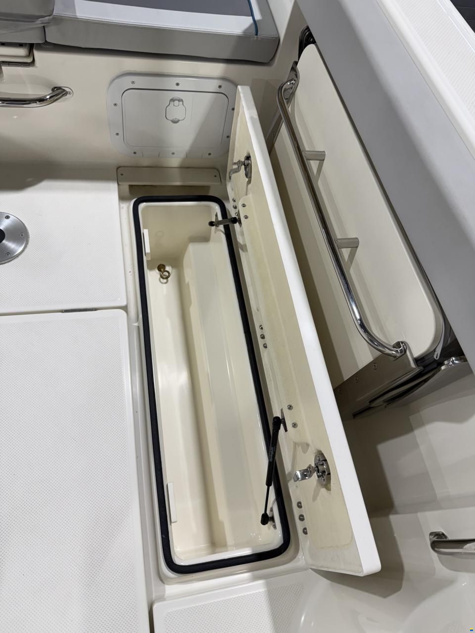 Quicksilver Pilothouse 625