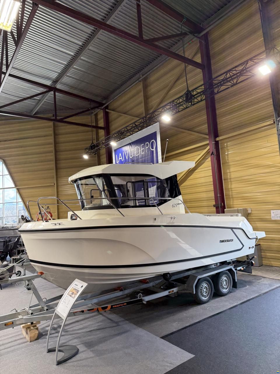 Quicksilver Pilothouse 625