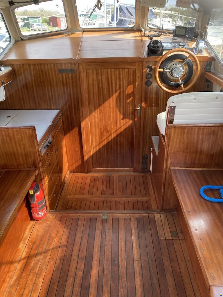 LM Boats 27