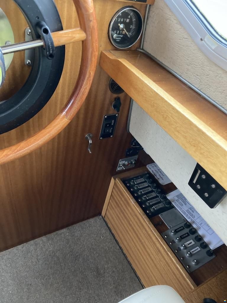 LM Boats 27