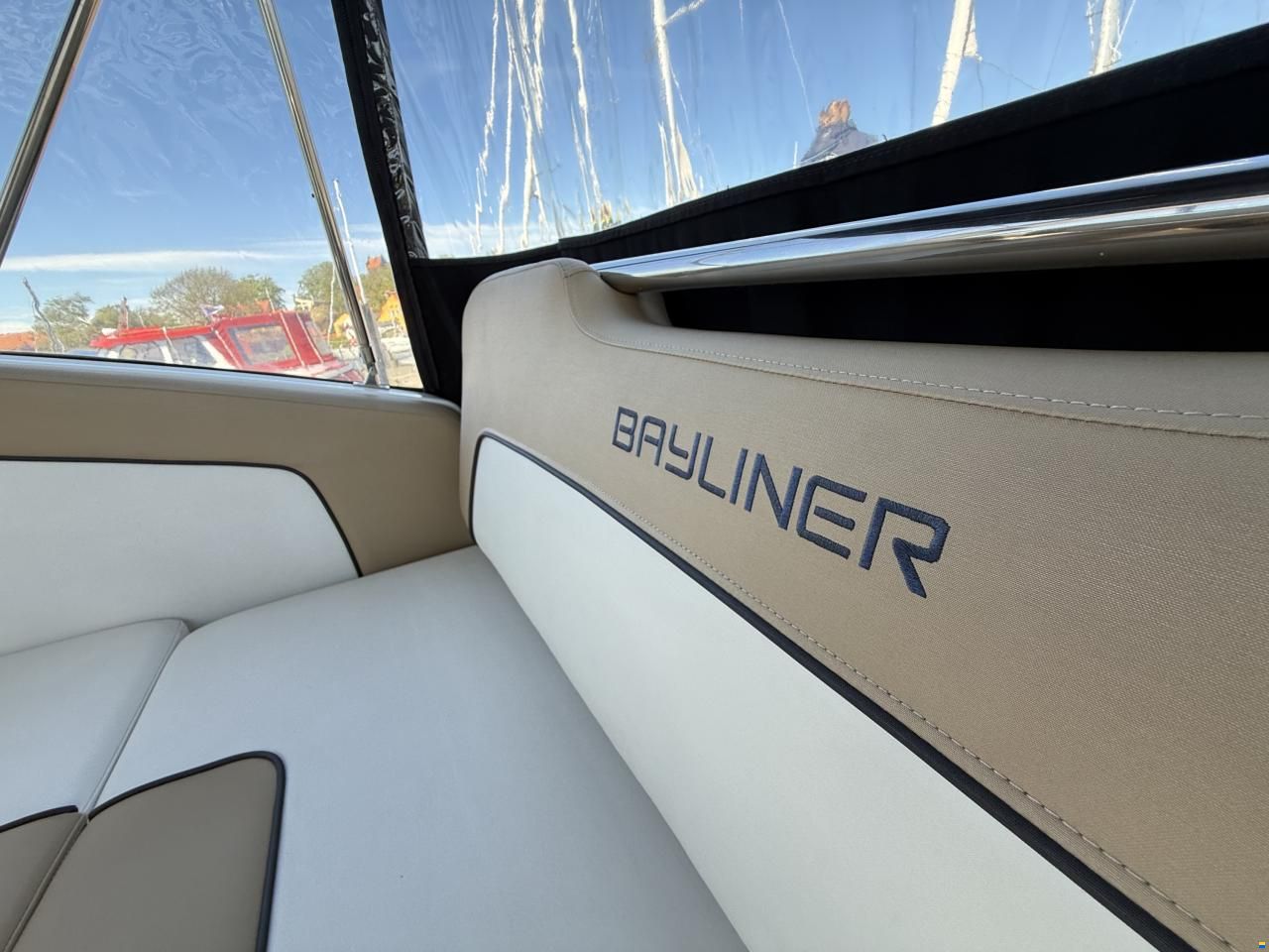 Bayliner 842 Cuddy