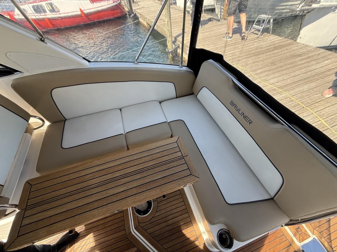 Bayliner 842 Cuddy