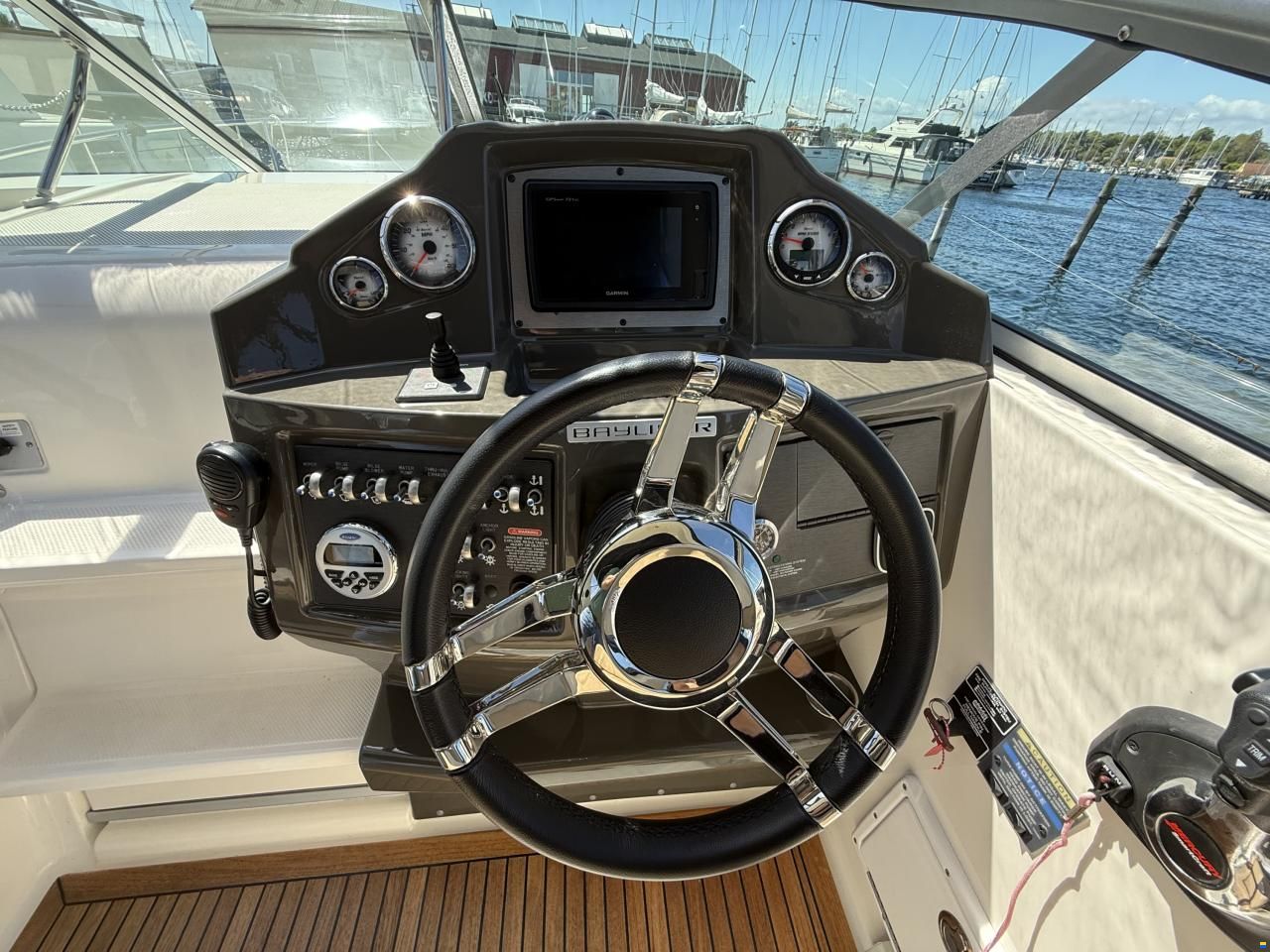 Bayliner 842 Cuddy