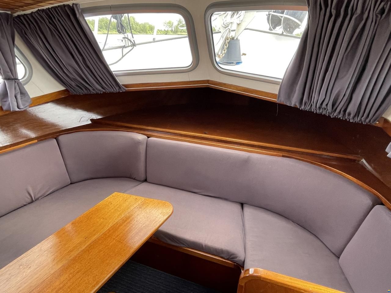 Crown Cruiser 1050