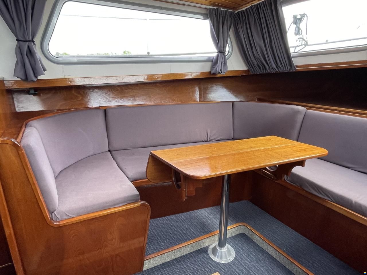 Crown Cruiser 1050