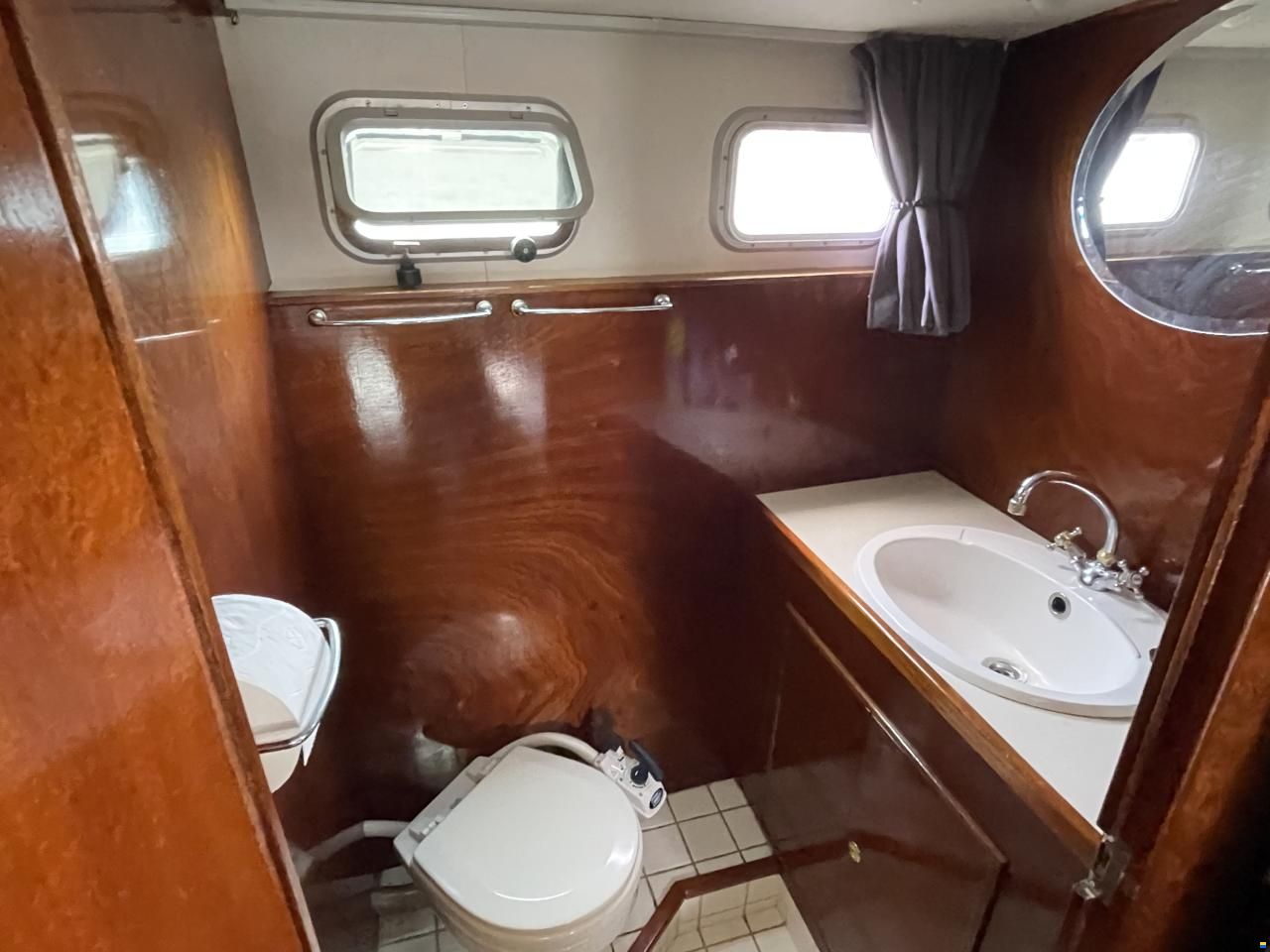 Crown Cruiser 1050