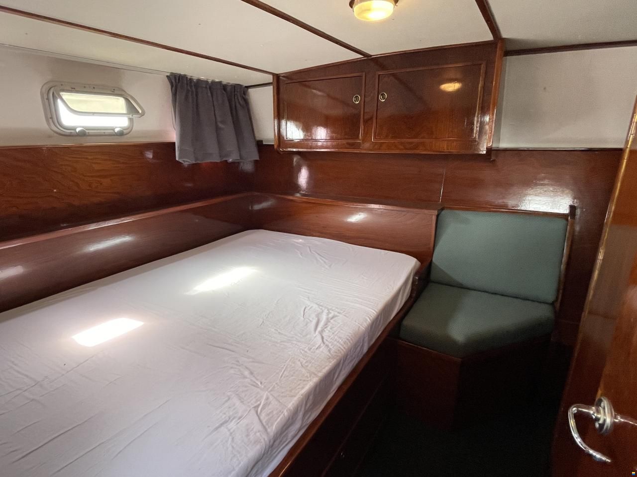 Crown Cruiser 1050