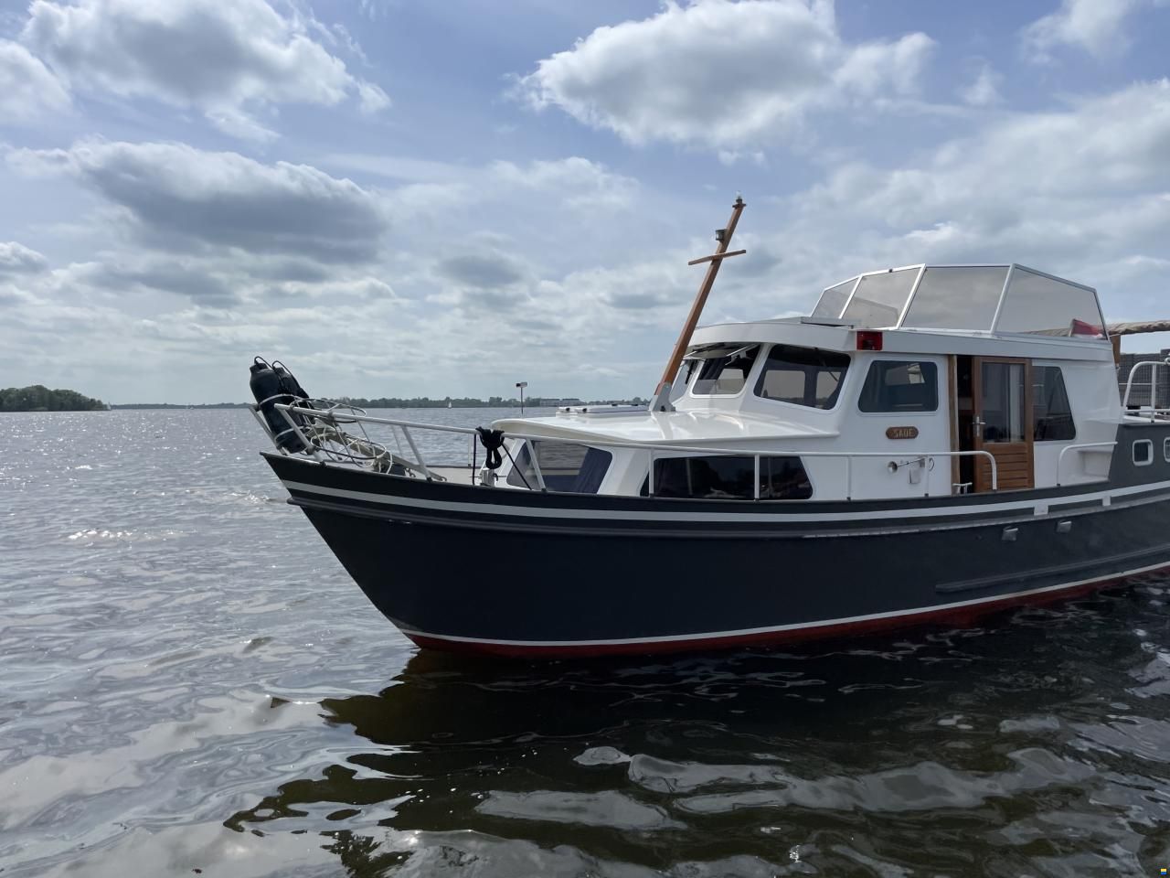 Crown Cruiser 1050