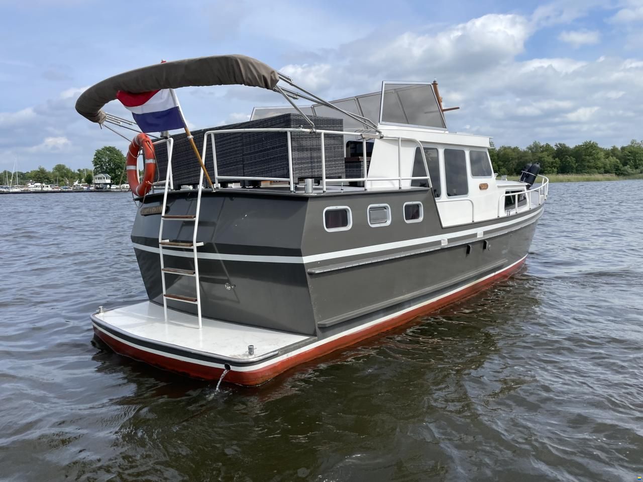 Crown Cruiser 1050
