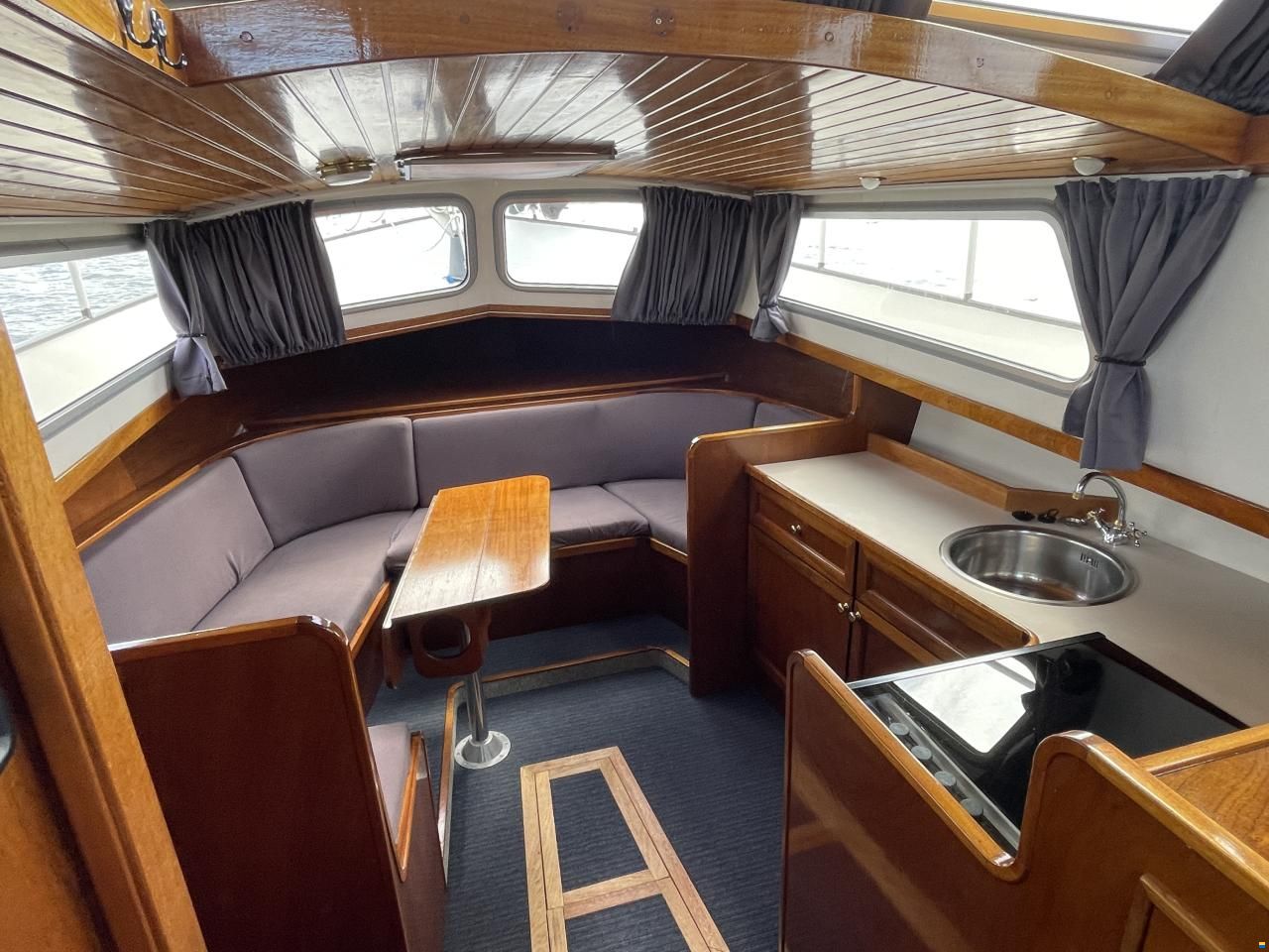 Crown Cruiser 1050