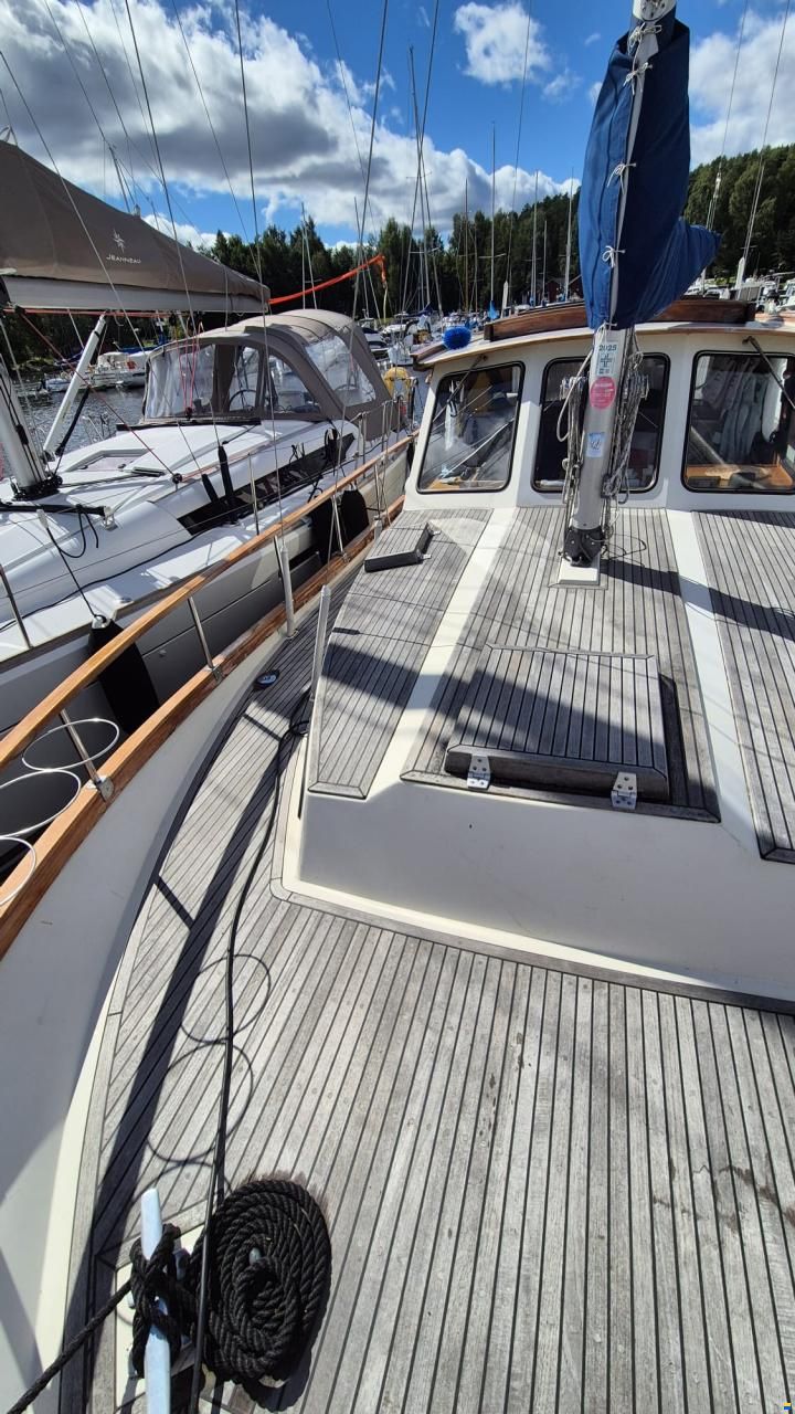 Nauticat 33