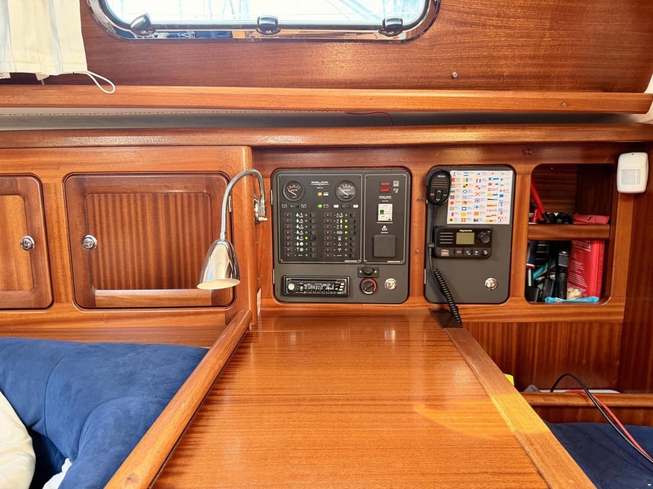 Bavaria 37