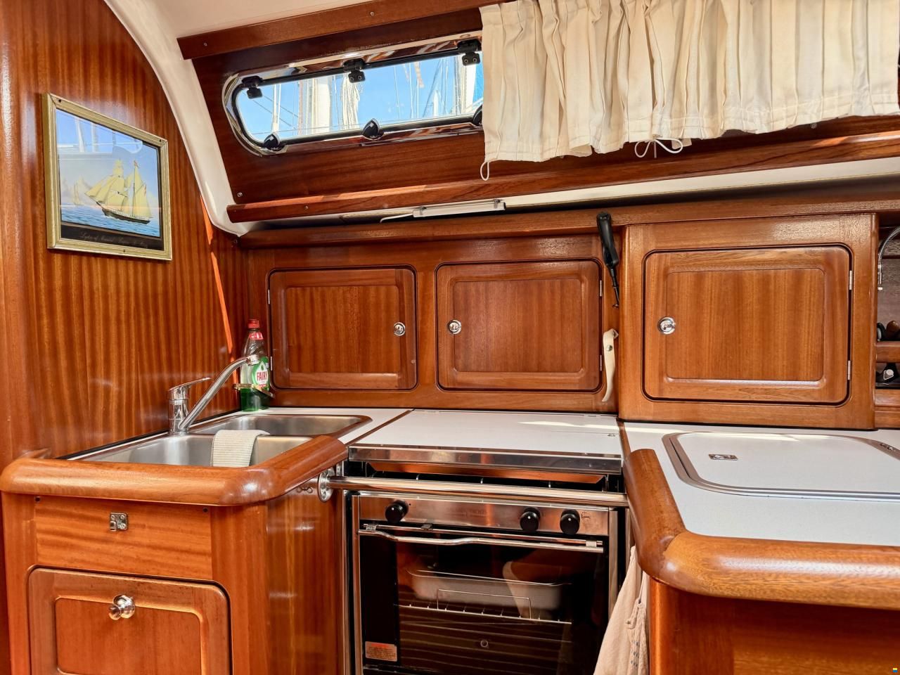 Bavaria 37