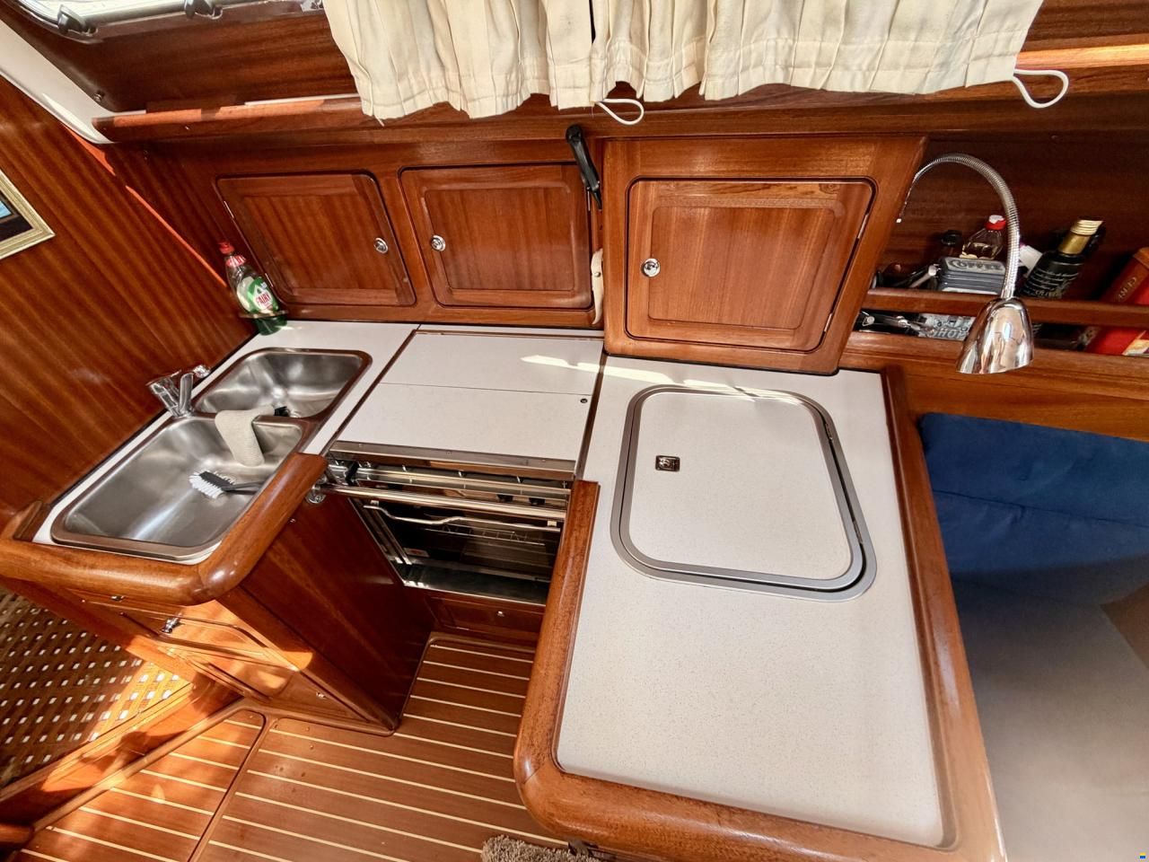 Bavaria 37