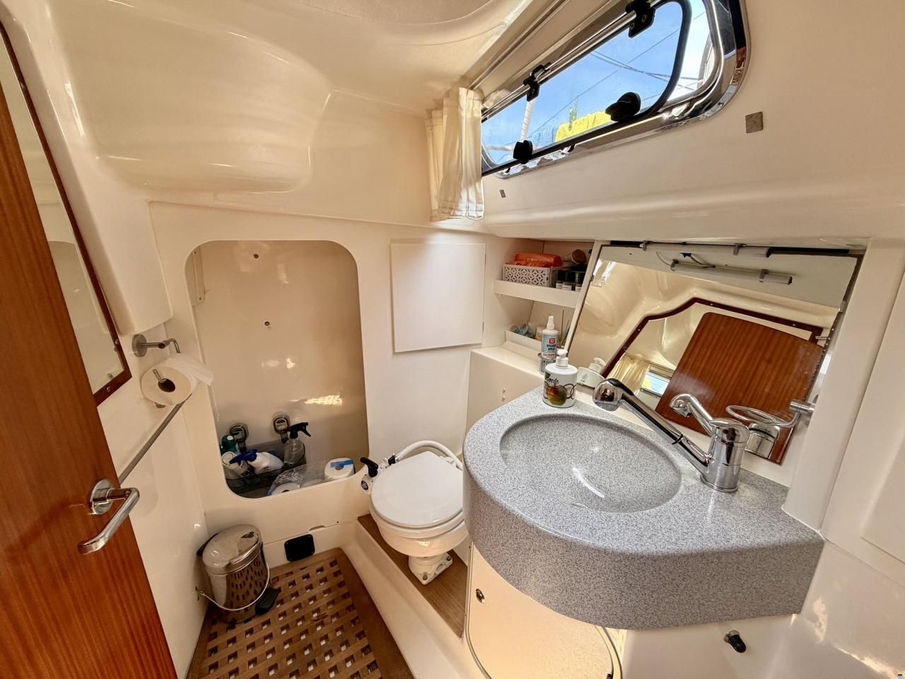 Bavaria 37