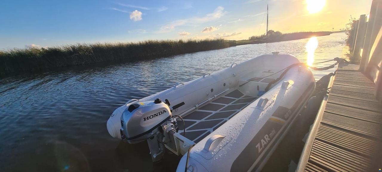 Zar Mini Rib 13 DL met trailer