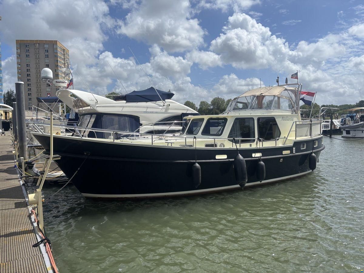 Monty Bank 38