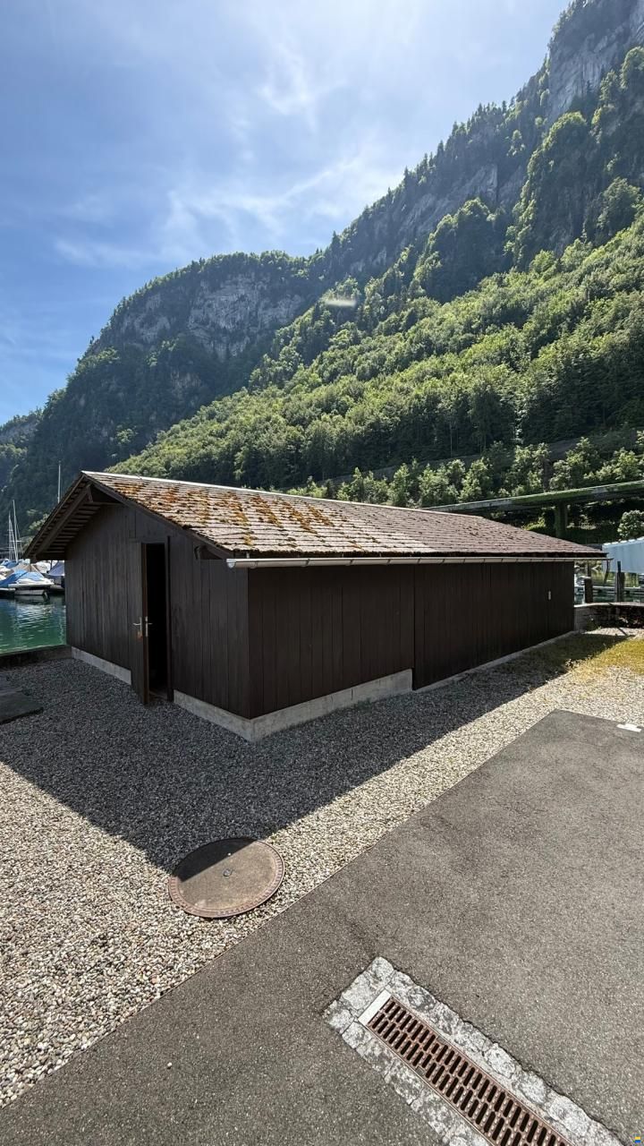 Liegeplatz in Bootshaus in Hergiswil/NW