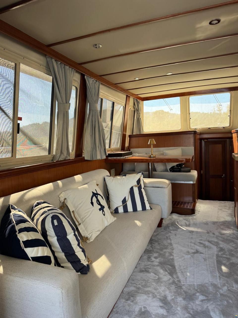 Mainship 40 Trawler