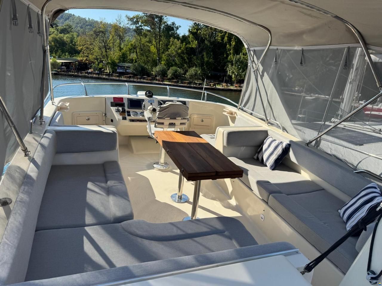 Mainship 40 Trawler