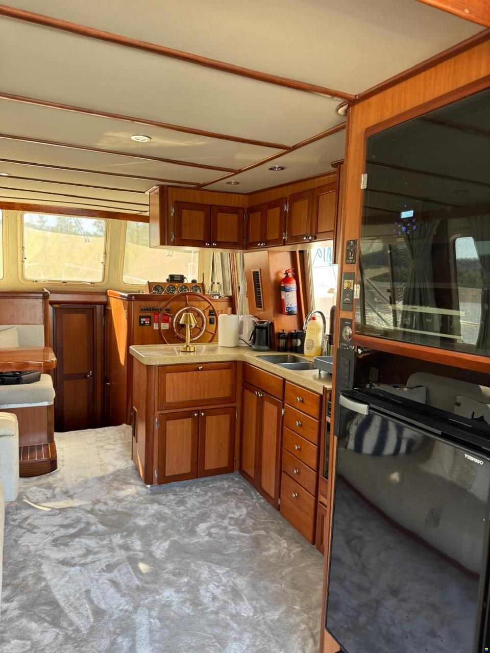 Mainship 40 Trawler