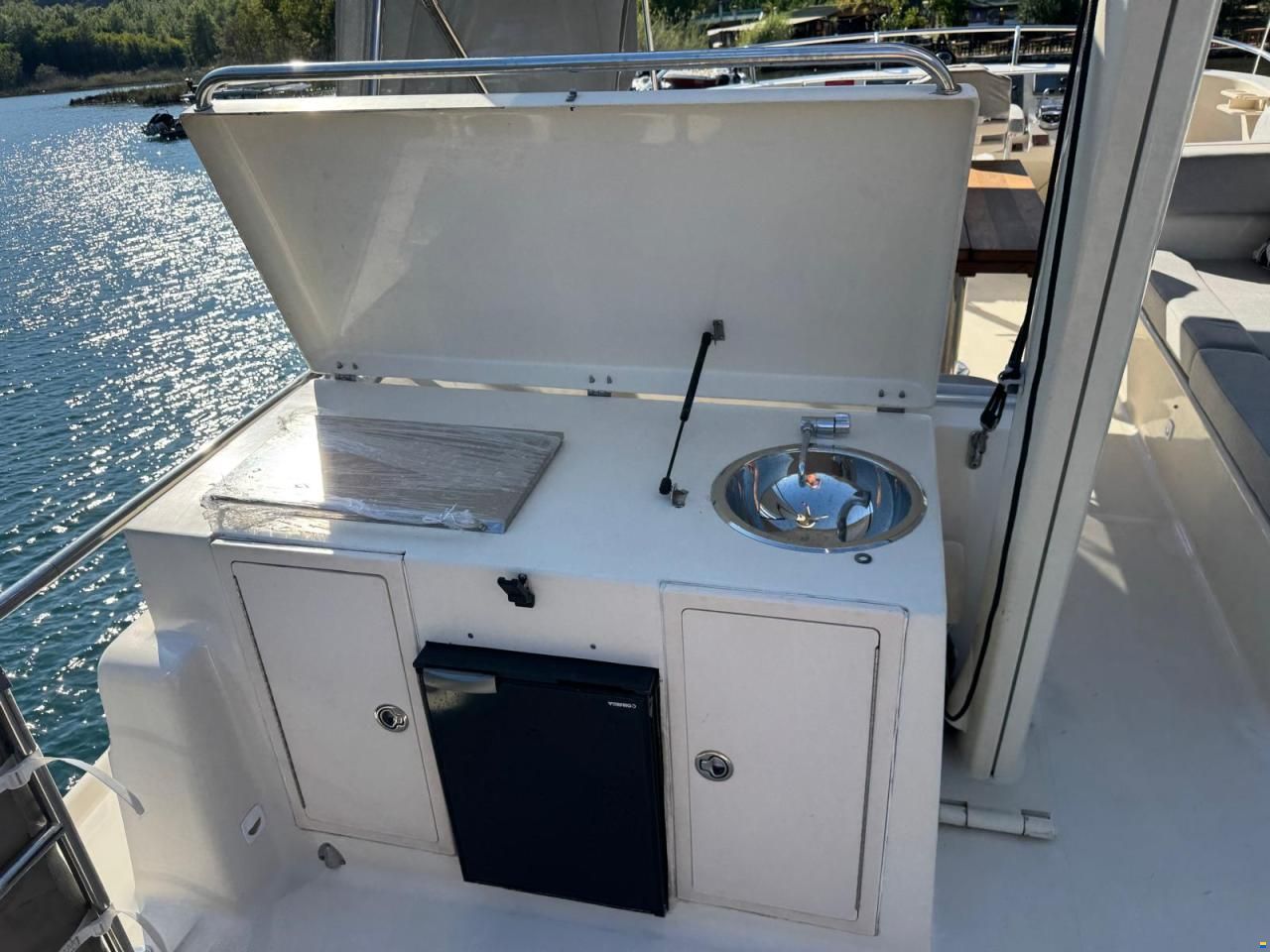 Mainship 40 Trawler