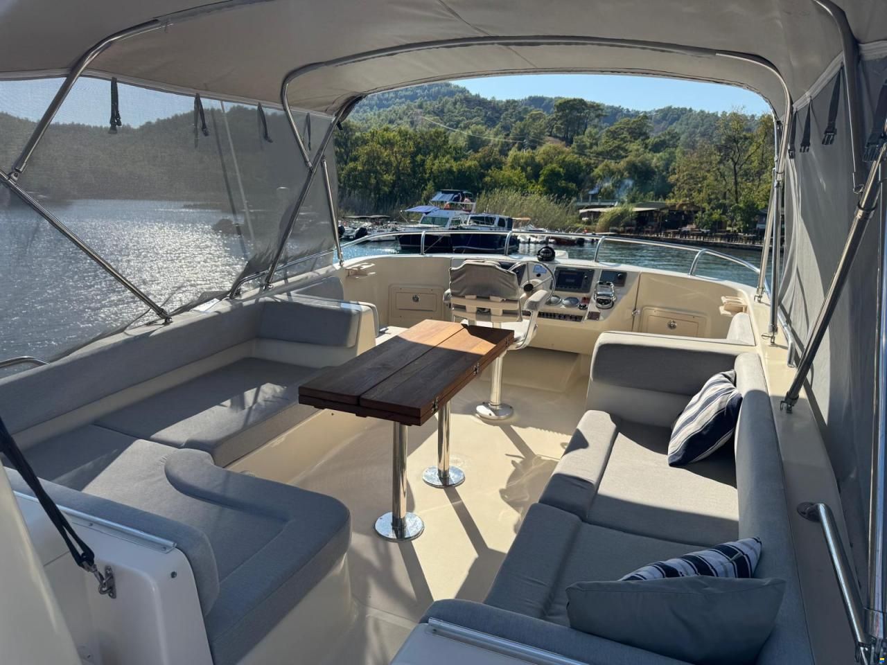 Mainship 40 Trawler