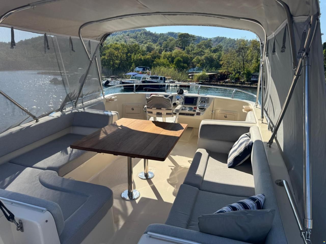 Mainship 40 Trawler