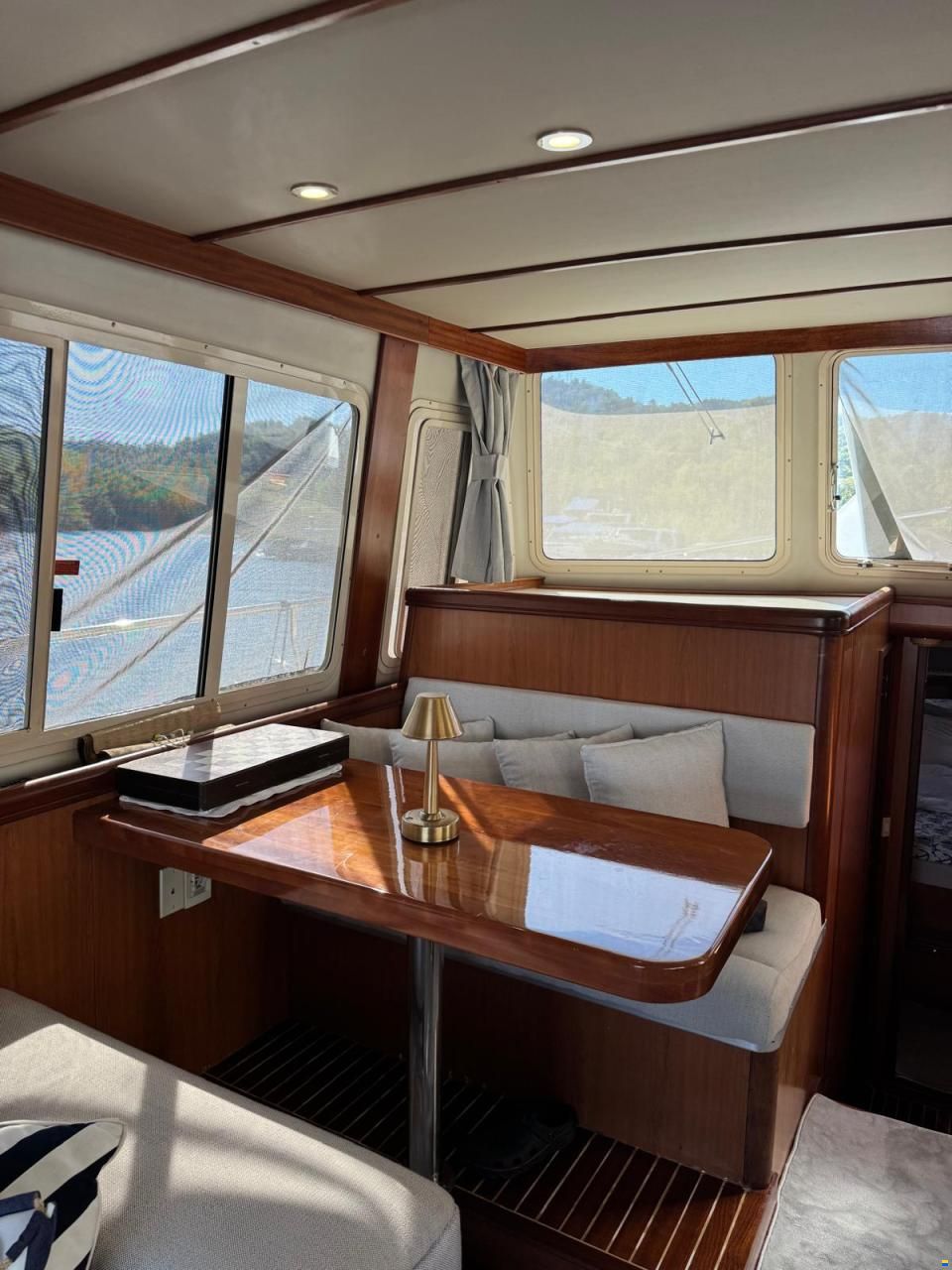 Mainship 40 Trawler