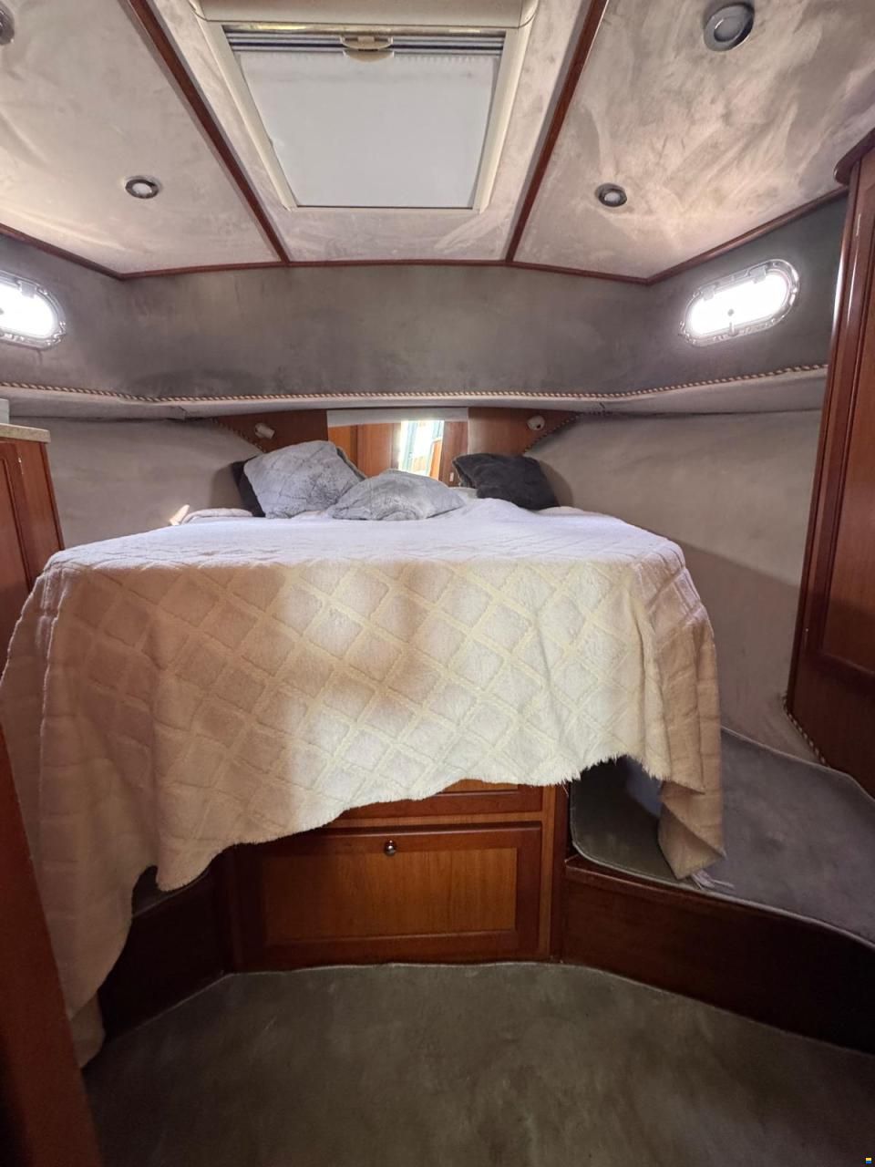Mainship 40 Trawler