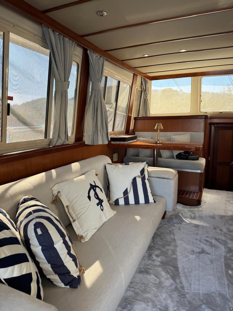 Mainship 40 Trawler