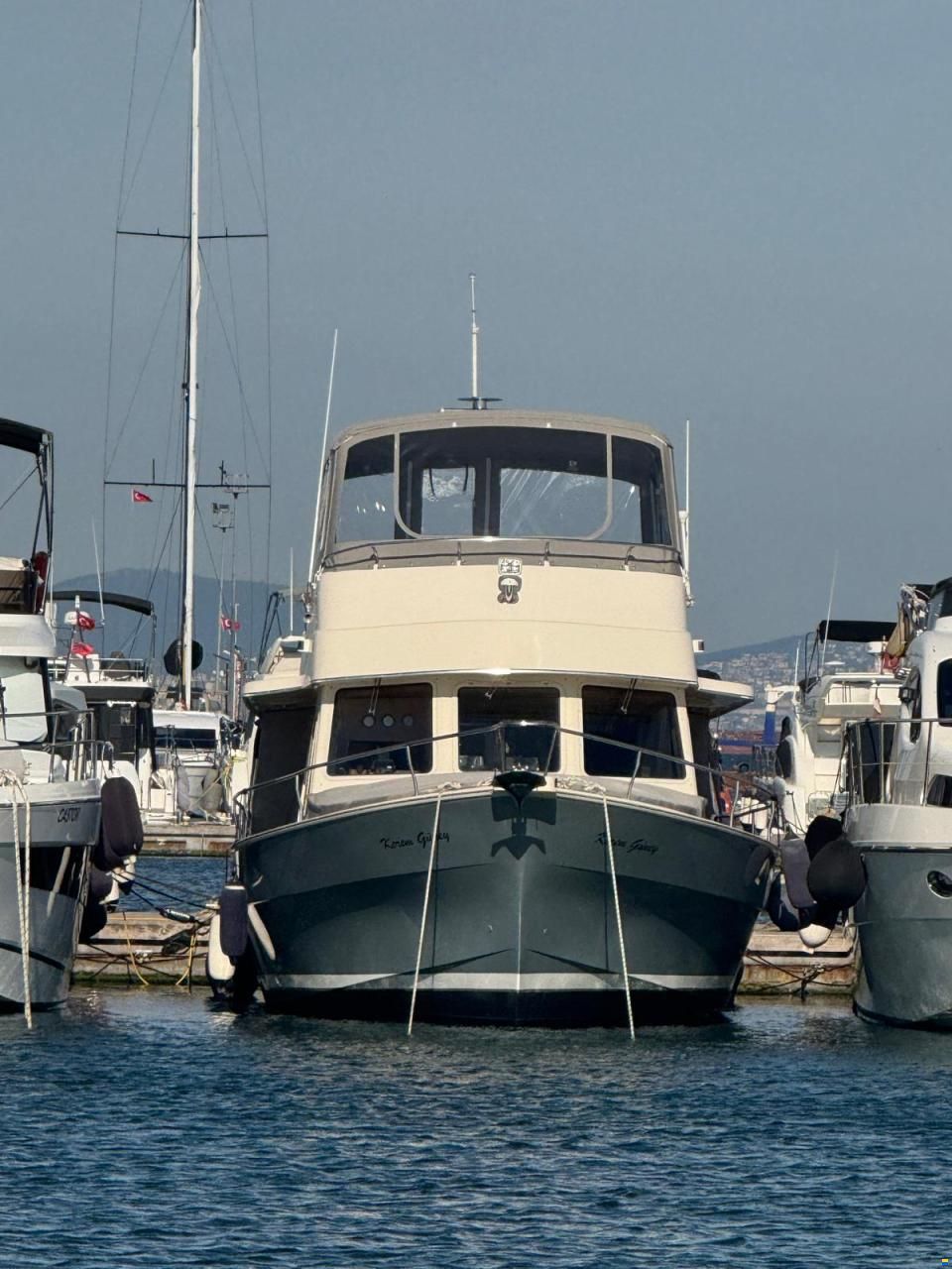 Mainship 40 Trawler