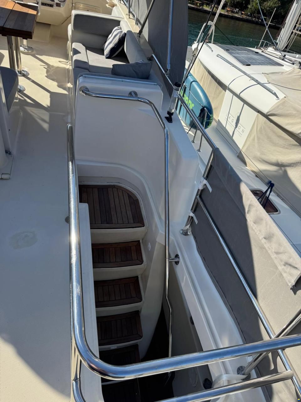 Mainship 40 Trawler
