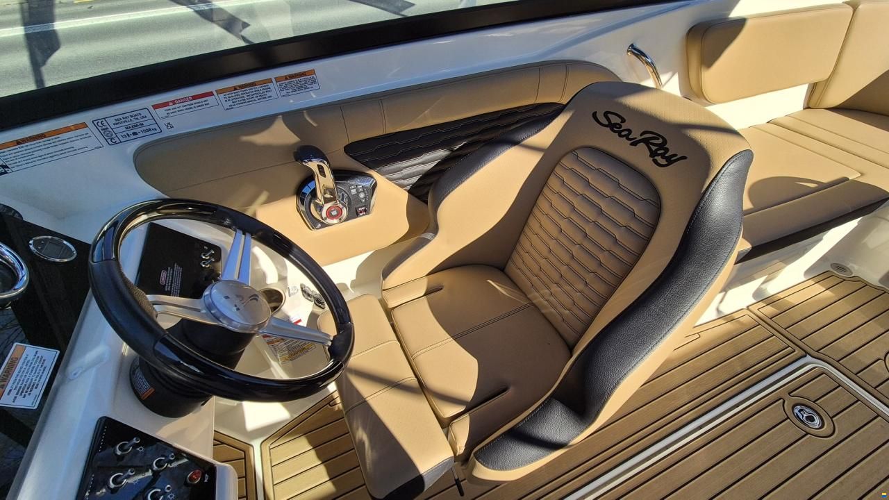 Sea Ray SPX 230