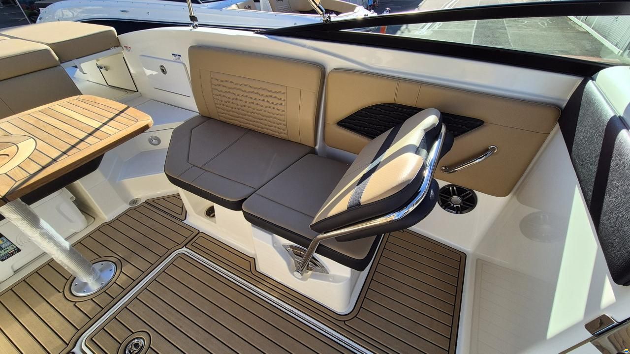 Sea Ray SPX 230