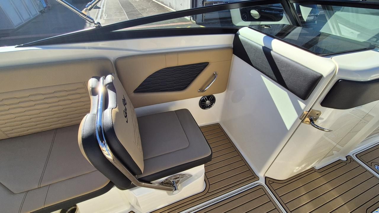 Sea Ray SPX 230
