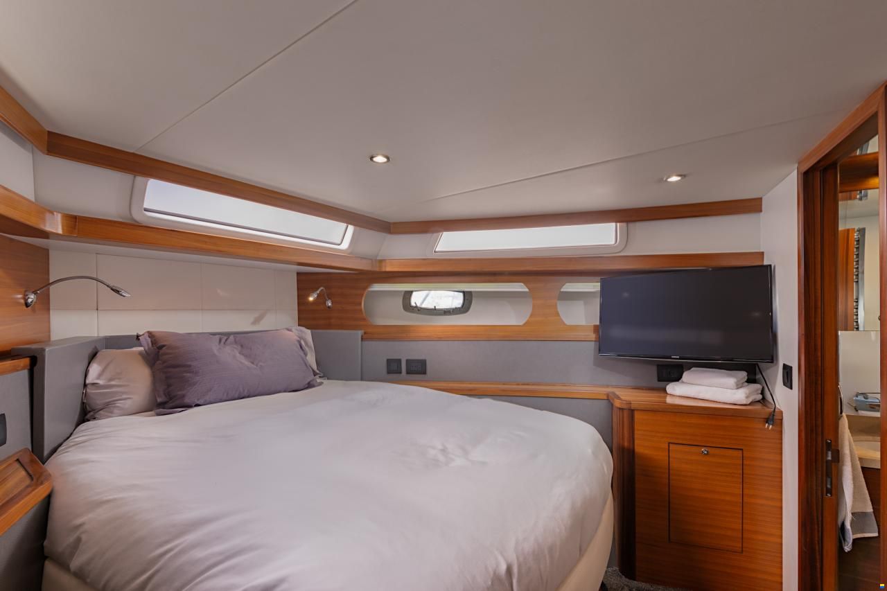 Outer Reef Trident 620