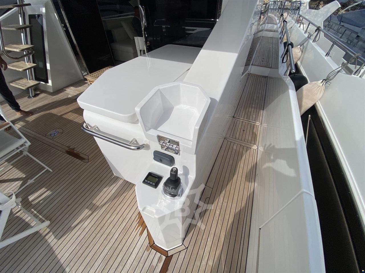 Azimut 77S