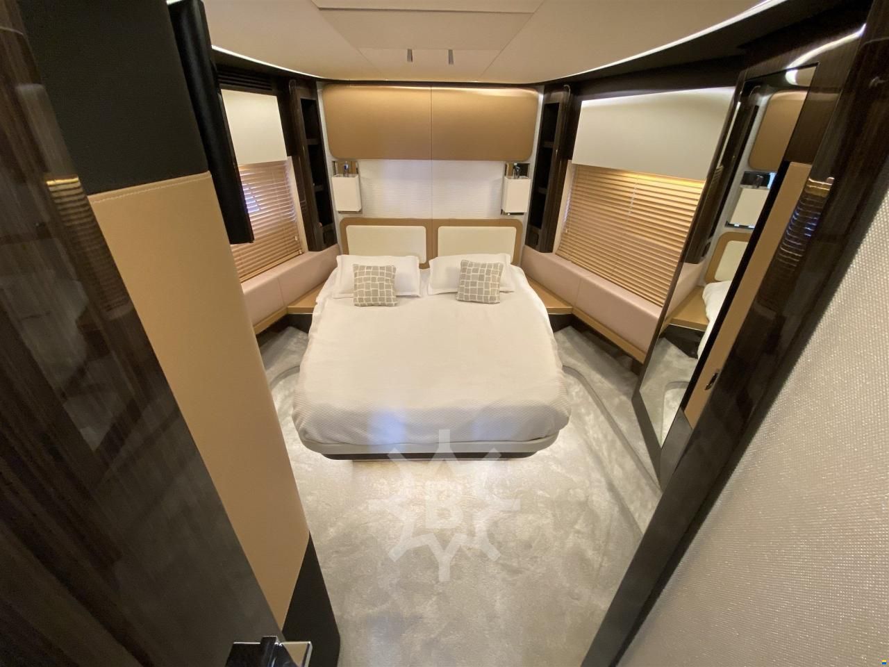 Azimut 77S