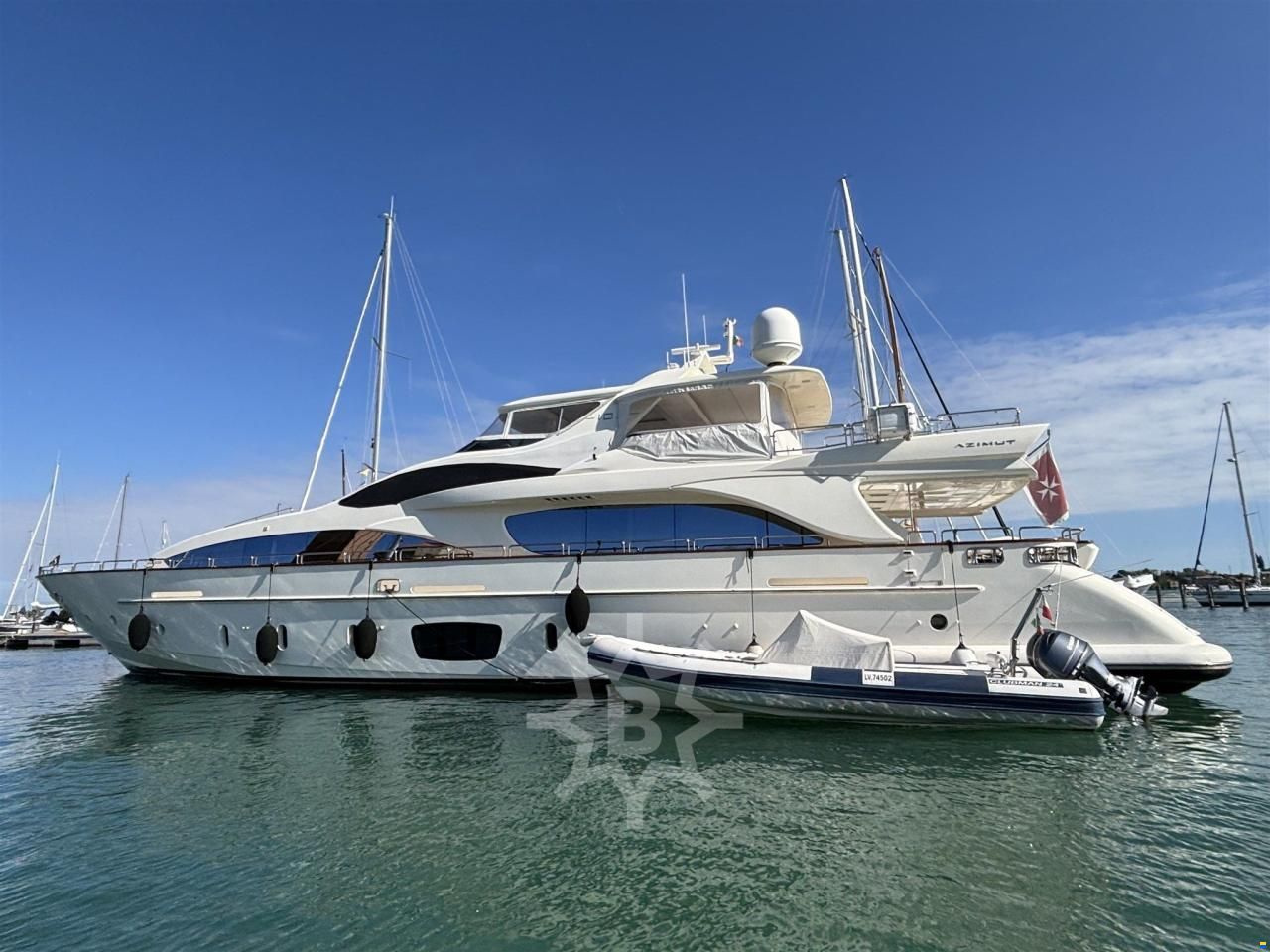 Azimut 105