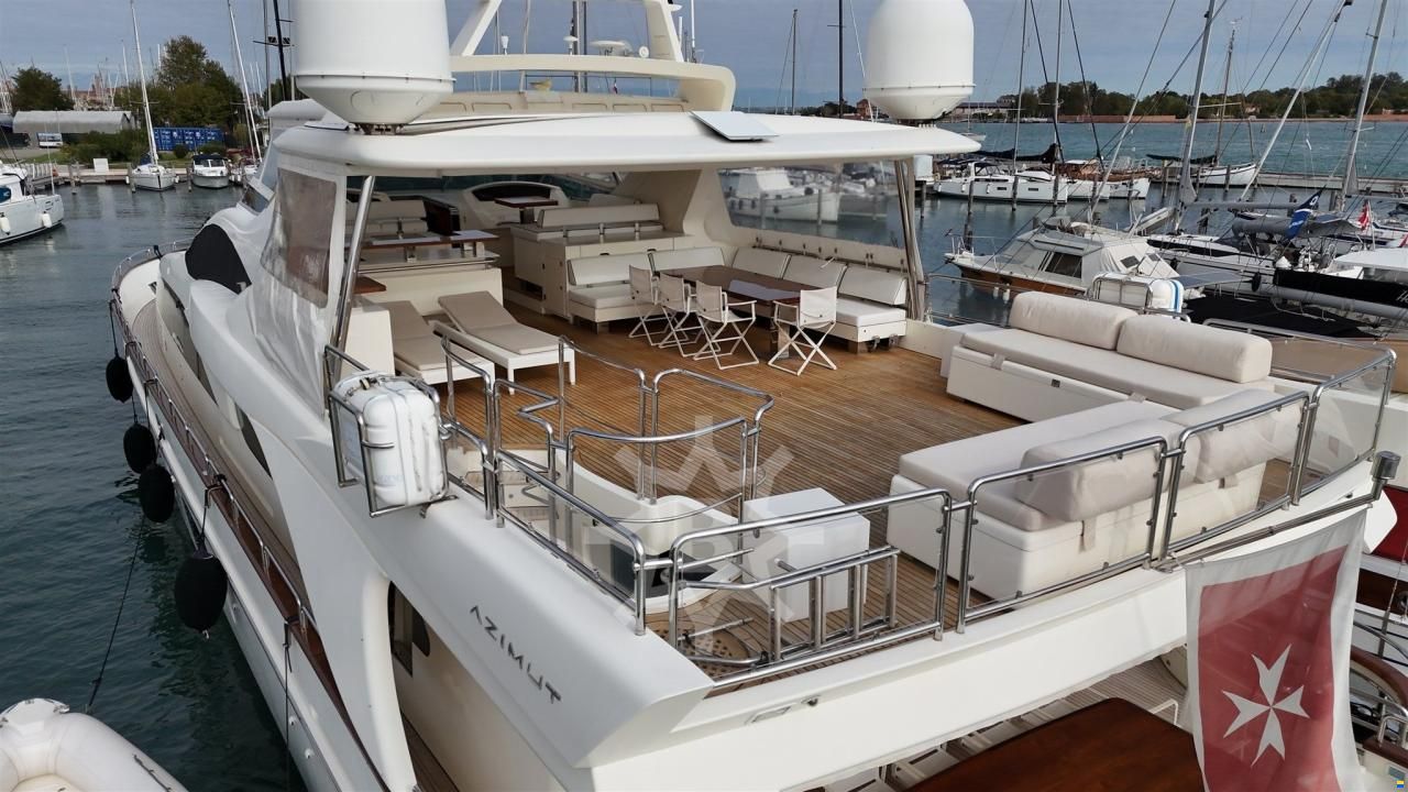 Azimut 105