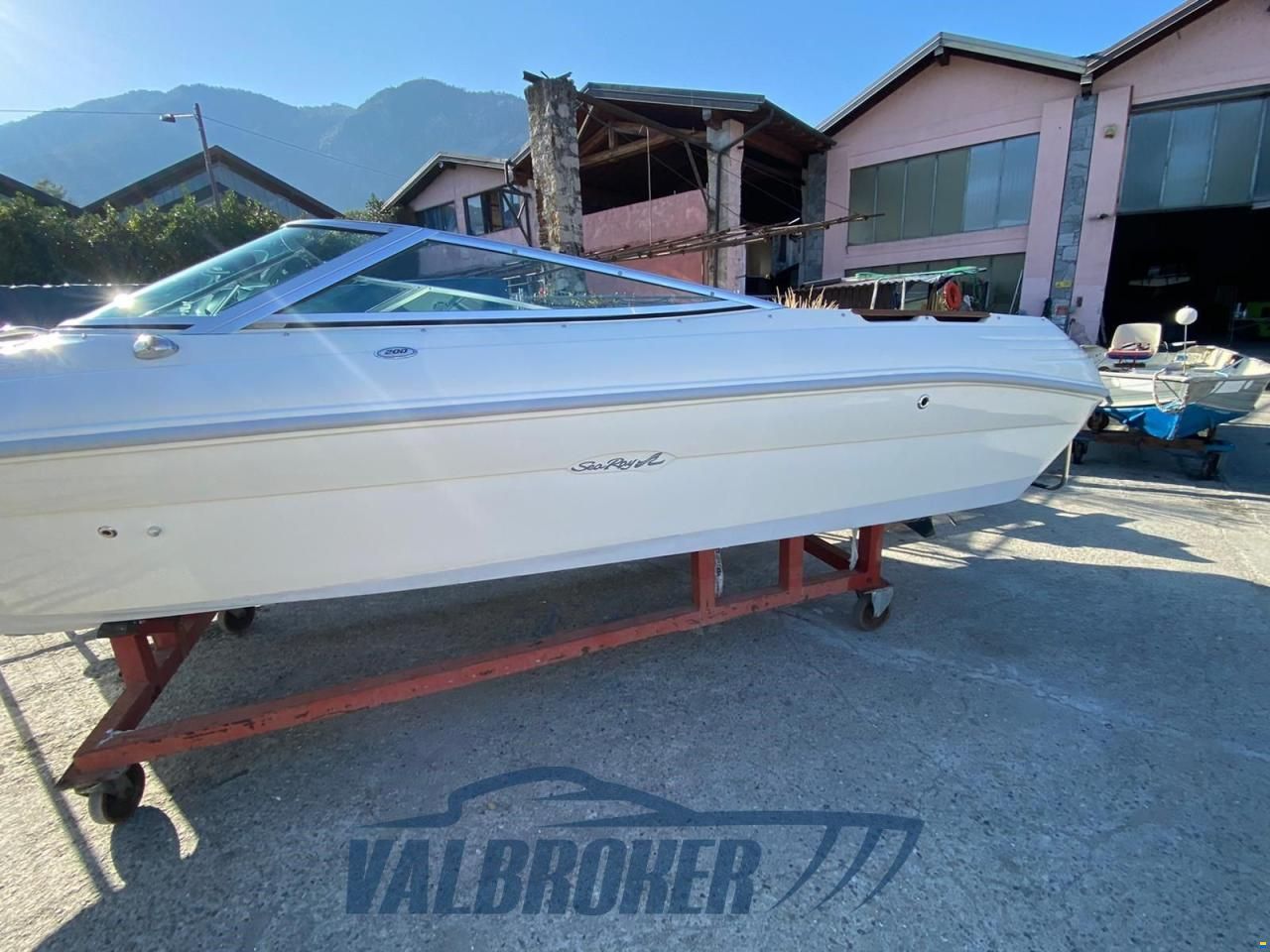 Sea Ray 200 SR