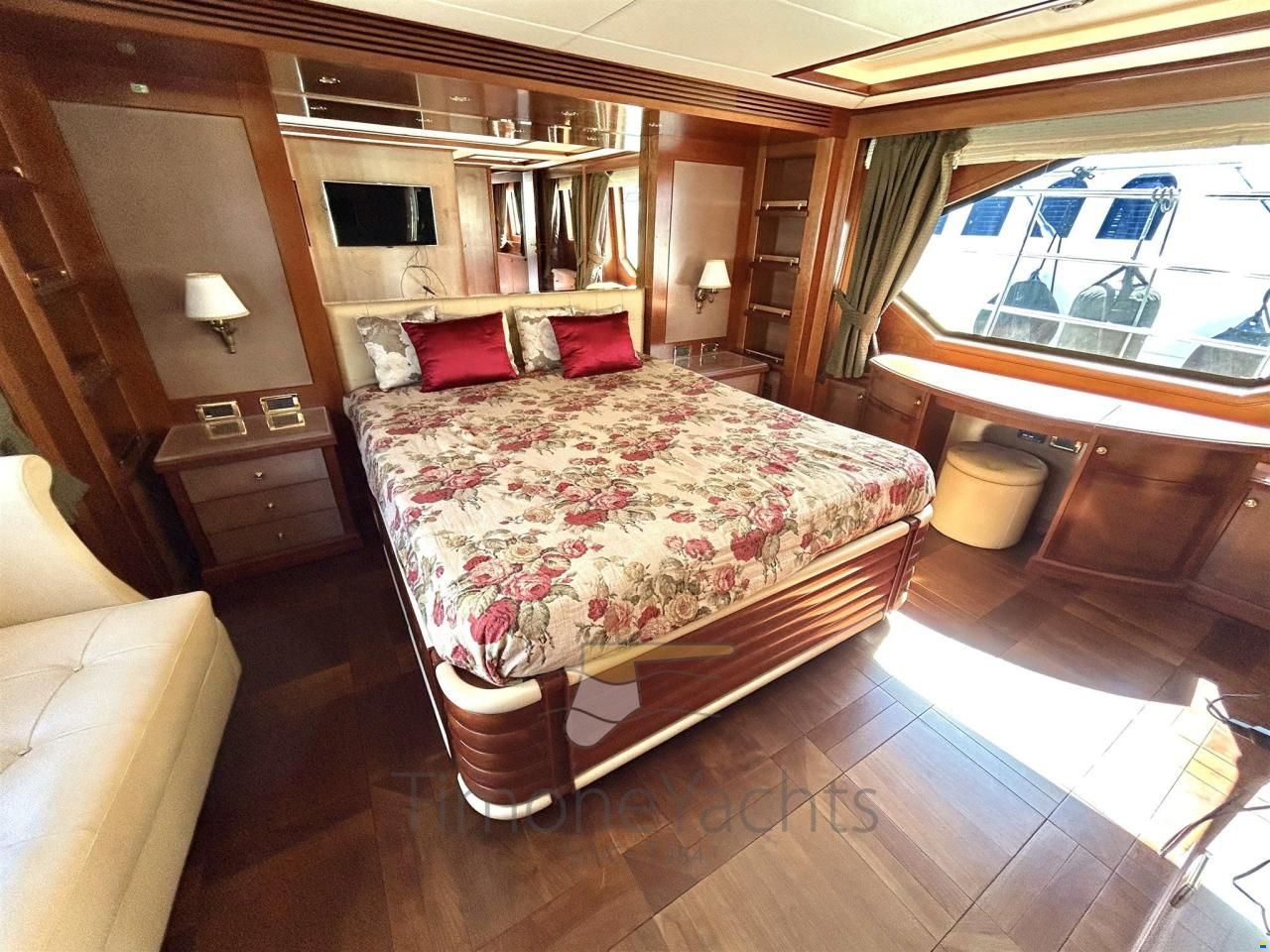 Benetti Delfino 93'