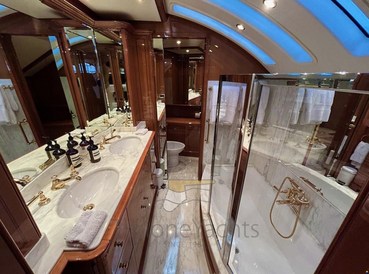 Benetti 85 Legend