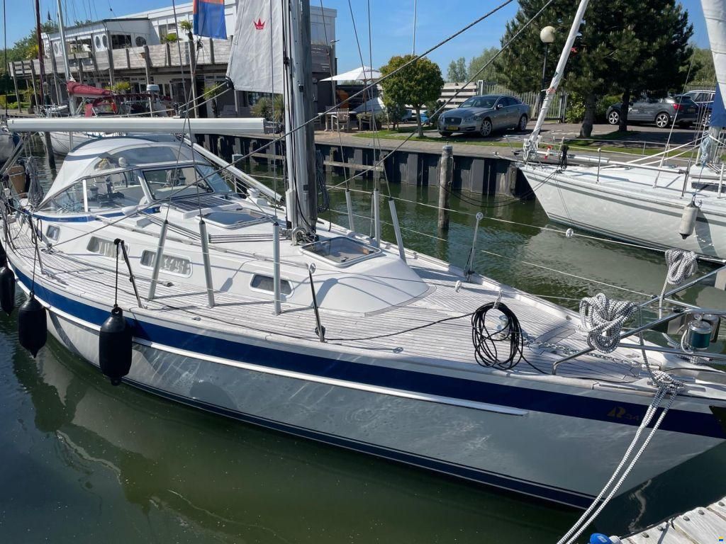 Hallberg-Rassy 34